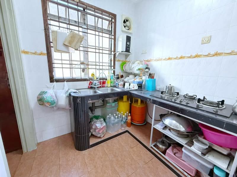 1.5-storey Terraced House for Sale in Taman Daya (Johor Bahru) - Karl Lim - Kitchen - PropertyGuru.com.my