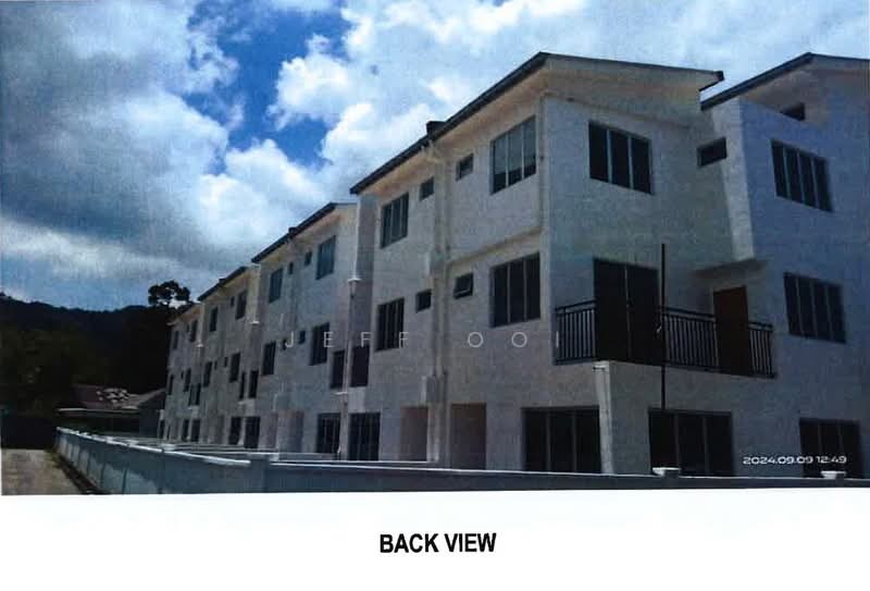 Rumah Teres 3 Tingkat untuk Dijual di Kampung Kuala Muda (Balik Pulau) - Jeff Ooi - Exterior - PropertyGuru.com.my