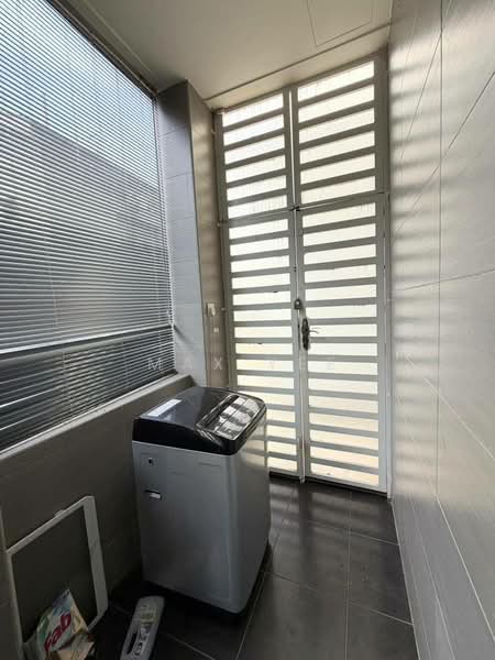 2-storey Terraced House for Sale in Taman Mount Austin (Tebrau) - Max Yee - Balcony - PropertyGuru.com.my