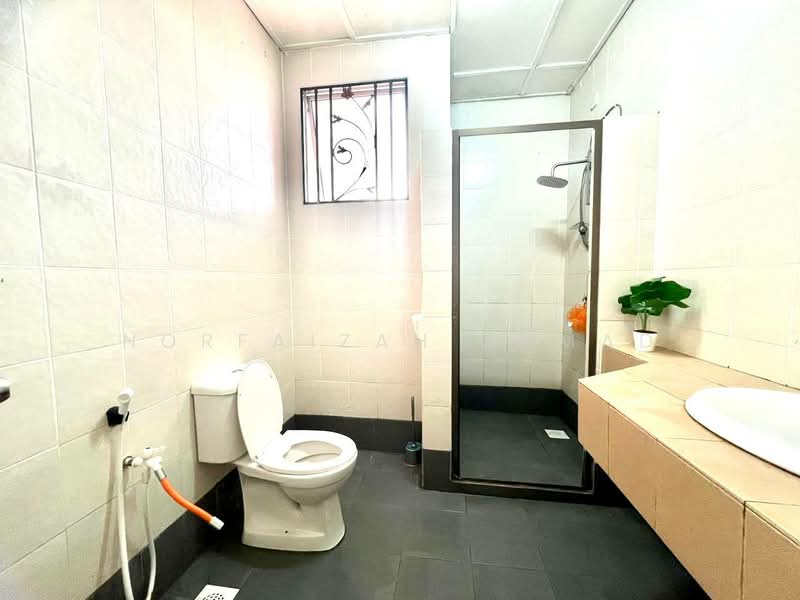 2-storey Terraced House for Sale in Alam Budiman (Shah Alam) - Norfaizah Ahmad - Bathroom - PropertyGuru.com.my