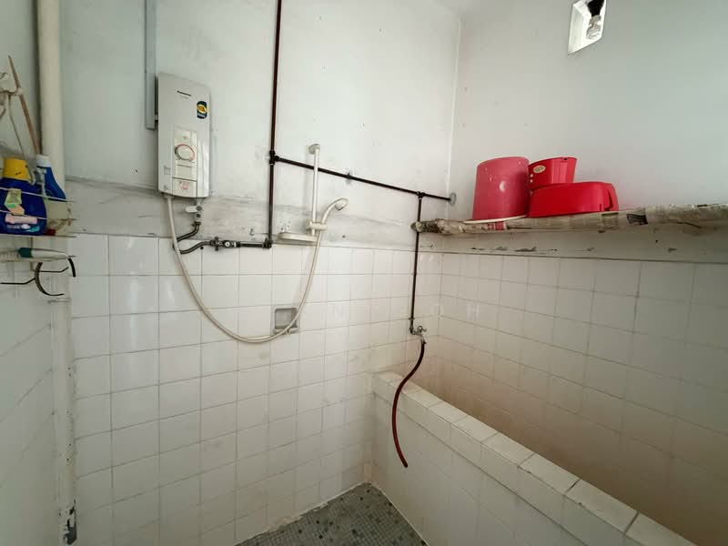 Terraced House for Sale in Island Glades (Jelutong) - Qyan Goh - Bathroom - PropertyGuru.com.my
