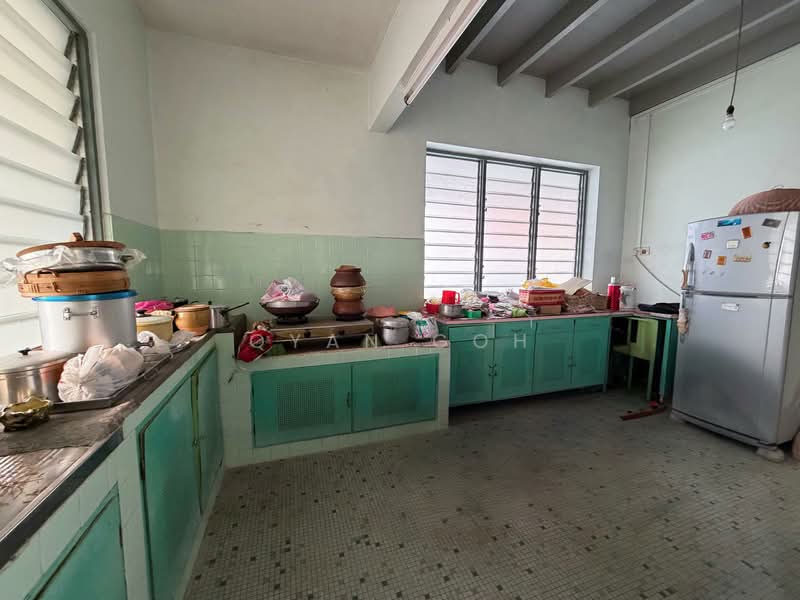 Terraced House for Sale in Island Glades (Jelutong) - Qyan Goh - Kitchen - PropertyGuru.com.my