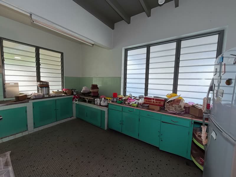 Terraced House for Sale in Island Glades (Jelutong) - Qyan Goh - Kitchen - PropertyGuru.com.my