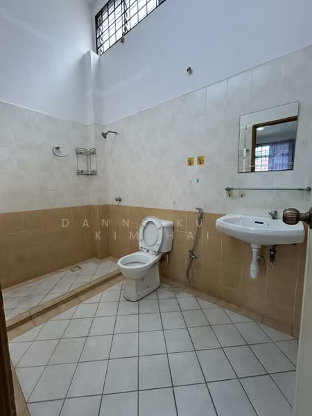 2-storey Terraced House for Sale in Taman Semabok Perdana (Semabok) - Danny Kuah Kim Hai - Bathroom - PropertyGuru.com.my