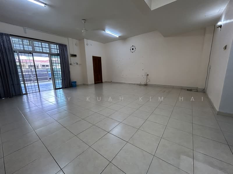 2-storey Terraced House for Sale in Taman Semabok Perdana (Semabok) - Danny Kuah Kim Hai - Living Room - PropertyGuru.com.my