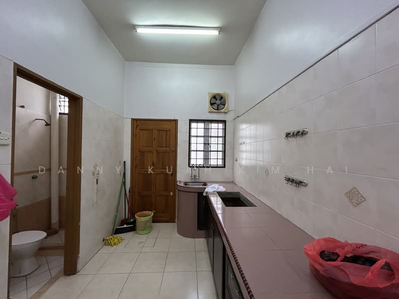 2-storey Terraced House for Sale in Taman Semabok Perdana (Semabok) - Danny Kuah Kim Hai - Kitchen - PropertyGuru.com.my