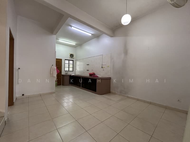 2-storey Terraced House for Sale in Taman Semabok Perdana (Semabok) - Danny Kuah Kim Hai - Kitchen - PropertyGuru.com.my