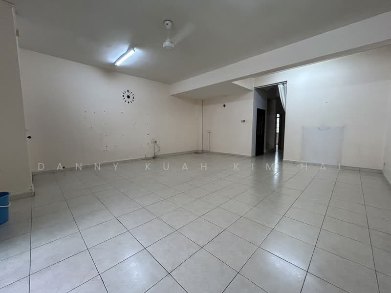 2-storey Terraced House for Sale in Taman Semabok Perdana (Semabok) - Danny Kuah Kim Hai - Living Room - PropertyGuru.com.my