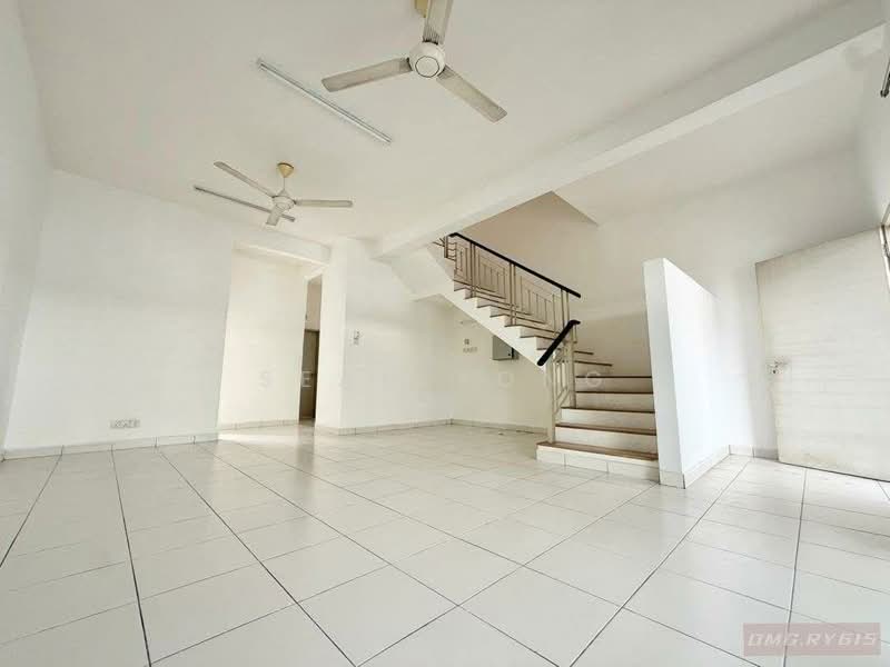 Rumah Teres 2 Tingkat untuk Dijual di Bandar Bukit Raja (Klang) - Sean Yong - Living Room - PropertyGuru.com.my