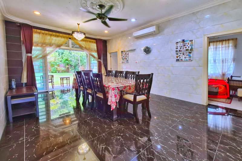 Rumah Berkembar untuk Dijual di Ampang Jaya (Ampang) - Ewat Khairul - Dining Room - PropertyGuru.com.my