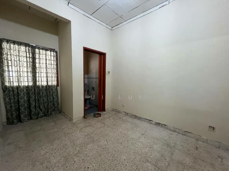 Rumah Teres 1 Tingkat untuk Dijual di Taman Pasir Putih (Pasir Gudang) - Lui Lui - Bedroom - PropertyGuru.com.my