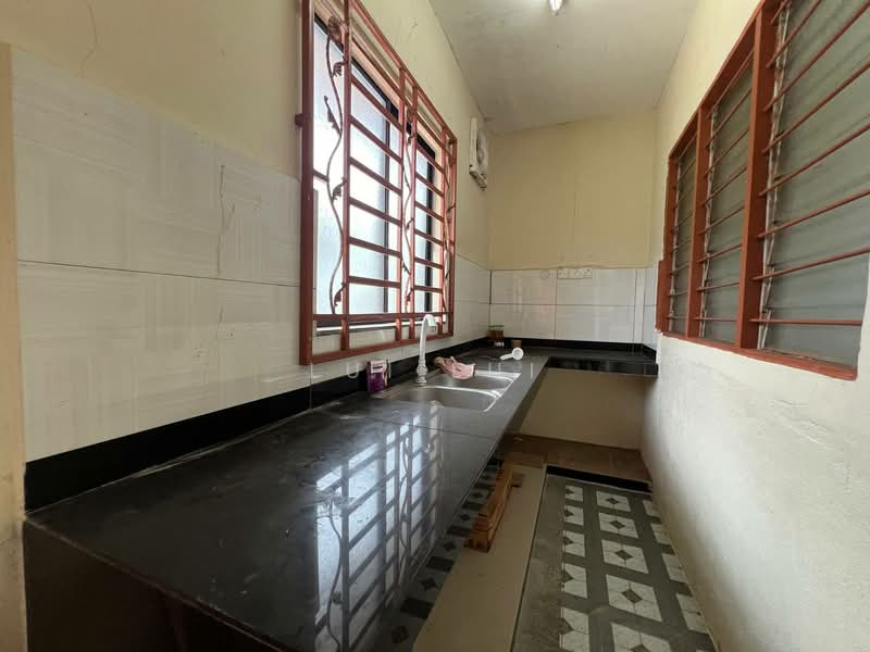 Rumah Teres 1 Tingkat untuk Dijual di Taman Pasir Putih (Pasir Gudang) - Lui Lui - Kitchen - PropertyGuru.com.my