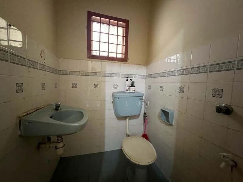 Rumah Teres 1 Tingkat untuk Dijual di Taman Pasir Putih (Pasir Gudang) - Lui Lui - Bathroom - PropertyGuru.com.my