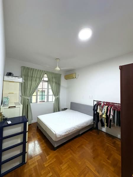 Rumah Berkembar untuk Dijual di Taman Pelangi Indah (Ulu Tiram) - Karl Lim - Bedroom - PropertyGuru.com.my
