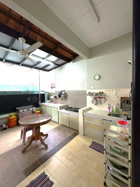 Rumah Berkembar untuk Dijual di Taman Pelangi Indah (Ulu Tiram) - Karl Lim - Kitchen - PropertyGuru.com.my