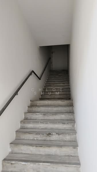 Shop / Office for Rent in Taman Bukit Kaze (Ulu Tiram) - Chloe Shum - Corridor - PropertyGuru.com.my