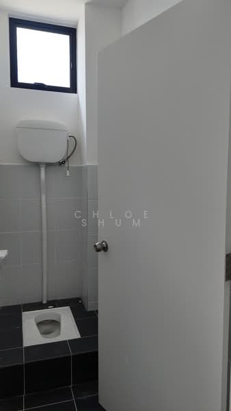 Shop / Office for Rent in Taman Bukit Kaze (Ulu Tiram) - Chloe Shum - Bathroom - PropertyGuru.com.my
