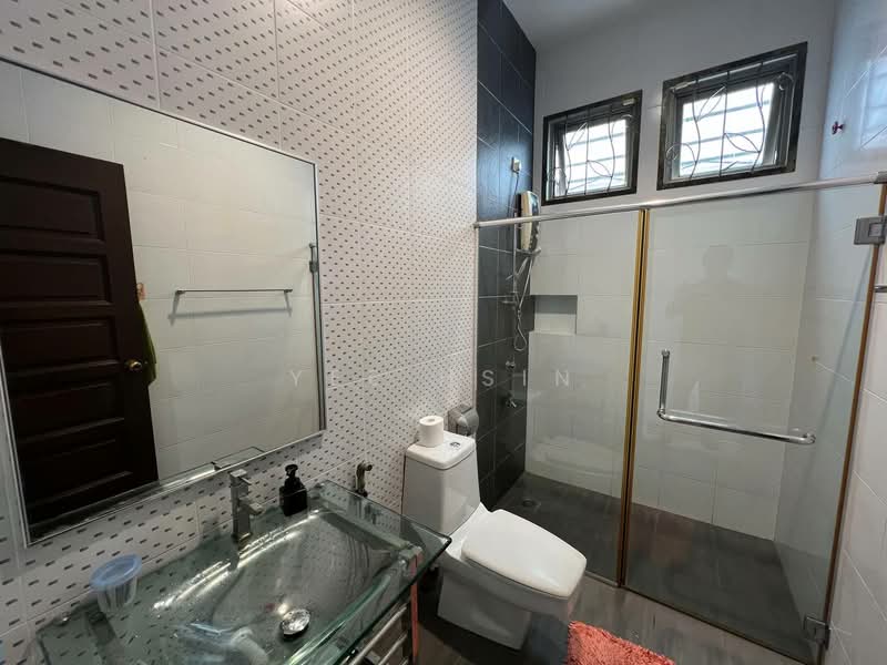Bungalow for Sale in Taman Permas Indah (Masai) - Yee Hsin - Bathroom - PropertyGuru.com.my