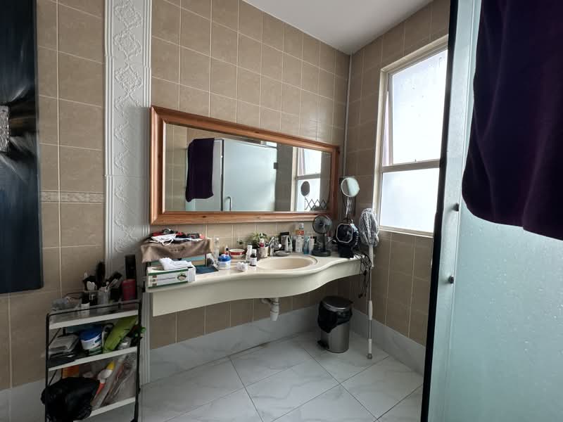 Semi-Detached House for Sale in Kota Damansara (Selangor) - Feisal . - Bathroom - PropertyGuru.com.my