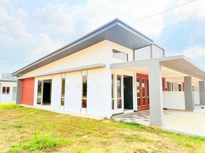 1-storey Terraced House for Sale in Pekan Dengkil (Dengkil) - Ahmad Faiz - Exterior - PropertyGuru.com.my