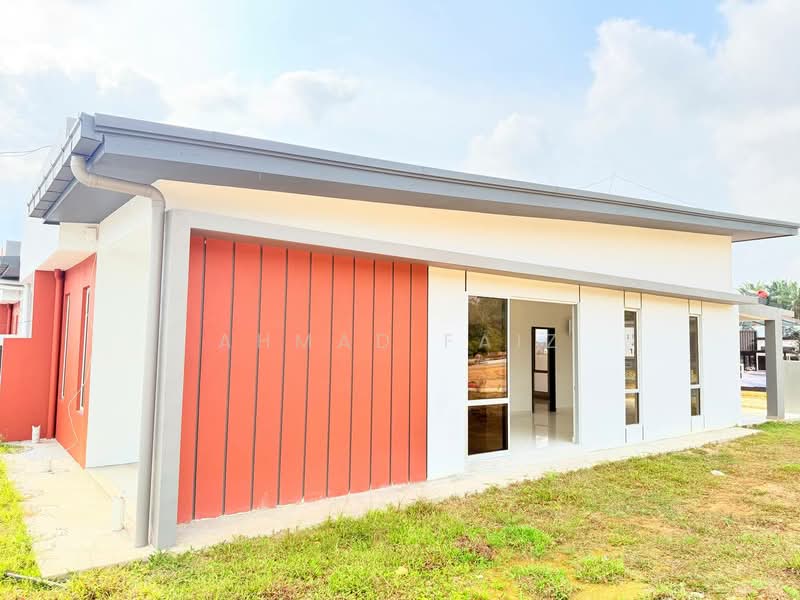 1-storey Terraced House for Sale in Pekan Dengkil (Dengkil) - Ahmad Faiz - Exterior - PropertyGuru.com.my