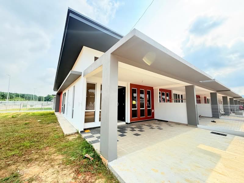 1-storey Terraced House for Sale in Pekan Dengkil (Dengkil) - Ahmad Faiz - Exterior - PropertyGuru.com.my