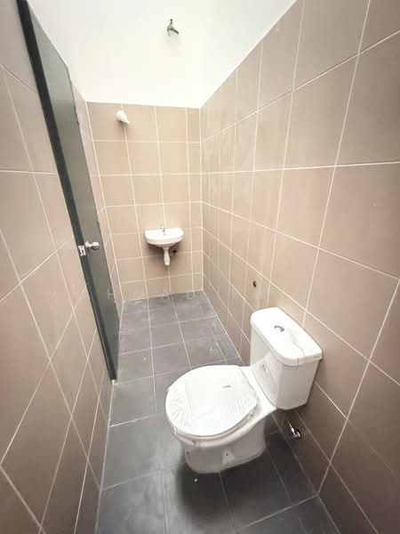 1-storey Terraced House for Sale in Pekan Dengkil (Dengkil) - Ahmad Faiz - Bathroom - PropertyGuru.com.my