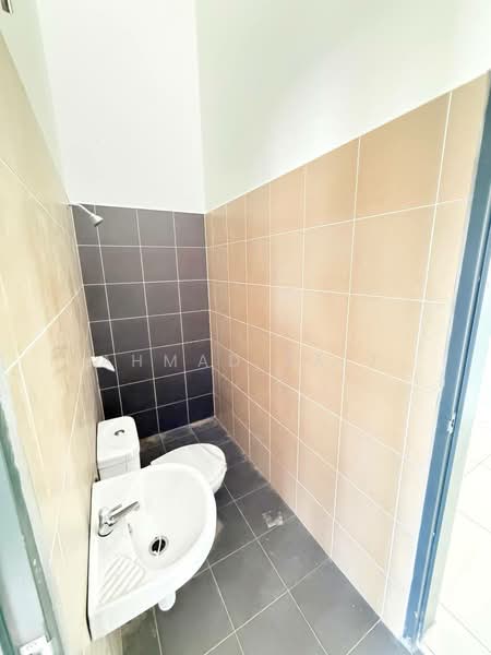 1-storey Terraced House for Sale in Pekan Dengkil (Dengkil) - Ahmad Faiz - Bathroom - PropertyGuru.com.my