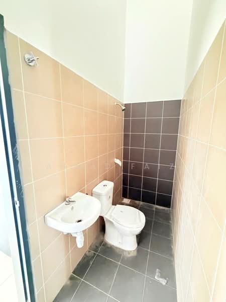 1-storey Terraced House for Sale in Pekan Dengkil (Dengkil) - Ahmad Faiz - Bathroom - PropertyGuru.com.my