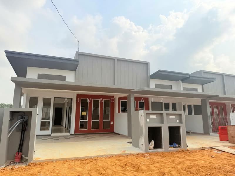 1-storey Terraced House for Sale in Pekan Dengkil (Dengkil) - Ahmad Faiz - Exterior - PropertyGuru.com.my