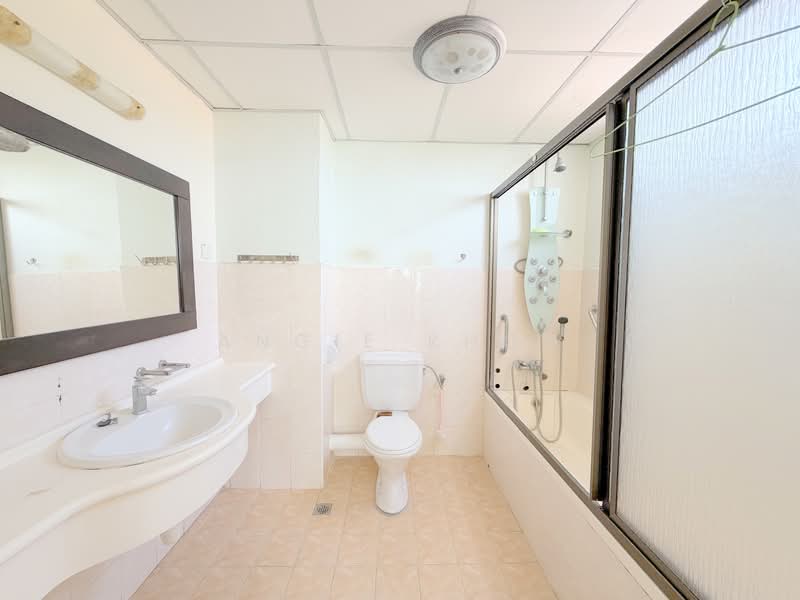 Kondominium untuk Dijual di Straits Regency - Angie Khoo - Bathroom - PropertyGuru.com.my