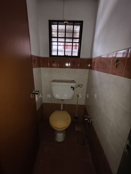Kedai / Pejabat untuk Disewa di Bandar Indahpura (Kulai) - Danny See - Bathroom - PropertyGuru.com.my