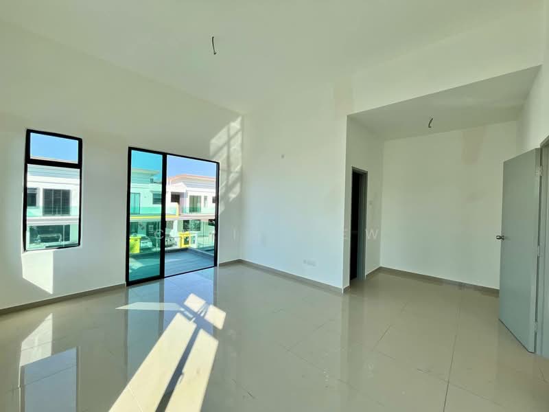 2-storey Terraced House for Sale in Taman Bestari Indah (Ulu Tiram) - Chris Liew - Living Room - PropertyGuru.com.my