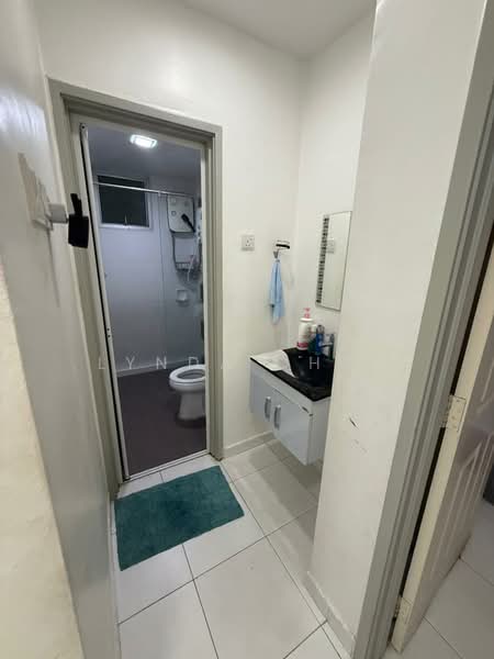 Kondominium untuk Dijual di The Golden Triangle Condominium - Lynda Chan - Bathroom - PropertyGuru.com.my