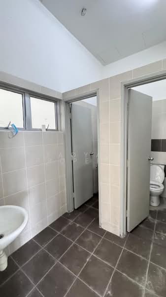 Kilang untuk Disewa di Pasir Gudang (Johor) - Yaoyao Property - Bathroom - PropertyGuru.com.my