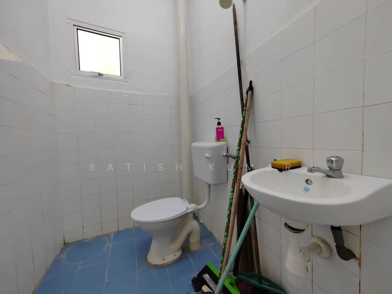 Apartment for Sale at Cempaka - Satish Kumar - Bathroom - PropertyGuru.com.my
