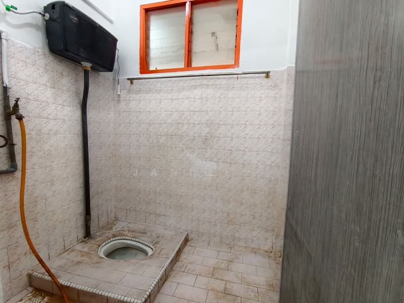 Rumah Teres 2 Tingkat untuk Dijual di Bandar Selesa Jaya (Skudai) - Janice . - Bathroom - PropertyGuru.com.my