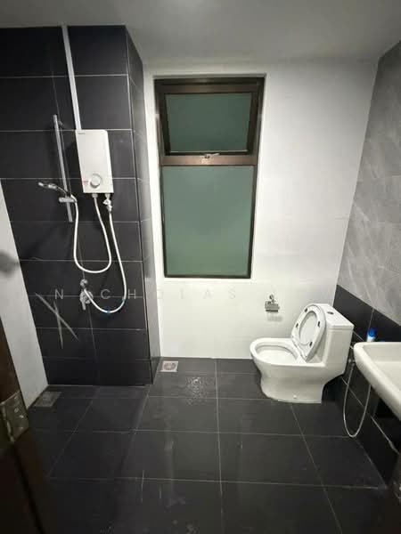 Servis Apartment untuk Disewa di Wave @ Marina Cove - Nicholas Low - Bathroom - PropertyGuru.com.my