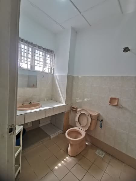 Rumah Teres 2 Tingkat untuk Dijual di Taman Sri Putra Mas (Sungai Buloh) - Kin CK - Bathroom - PropertyGuru.com.my
