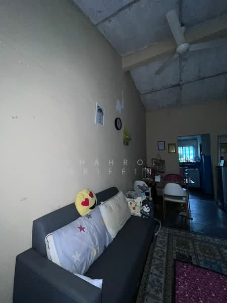 1-storey Terraced House for Sale in Taman Kelab Tuanku (Rantau) - Shahrol Ariffin - Living Room - PropertyGuru.com.my