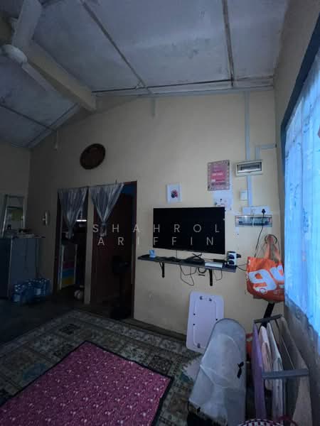 1-storey Terraced House for Sale in Taman Kelab Tuanku (Rantau) - Shahrol Ariffin - Living Room - PropertyGuru.com.my