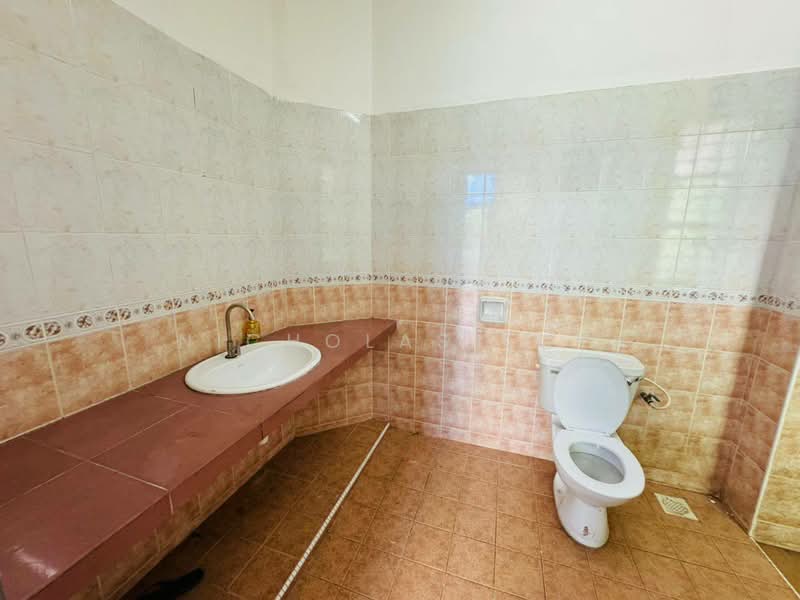 2-storey Terraced House for Rent in Taman Impian Emas (Skudai) - Nicholas Low - Bathroom - PropertyGuru.com.my