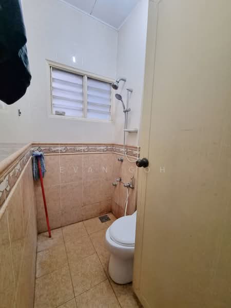 Rumah Teres untuk Dijual di Bandar Kinrara Seksyen 1 (Bandar Kinrara) - Evan Goh - Bathroom - PropertyGuru.com.my