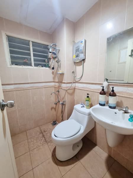 Rumah Teres untuk Dijual di Bandar Kinrara Seksyen 1 (Bandar Kinrara) - Evan Goh - Bathroom - PropertyGuru.com.my