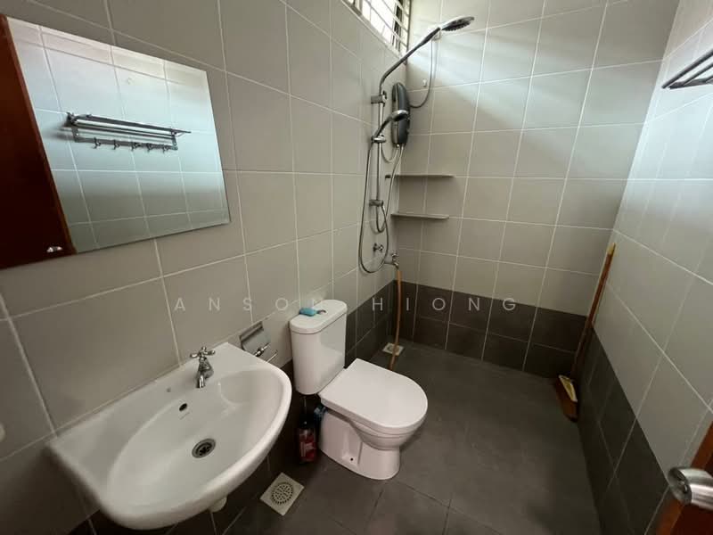 Cluster House for Sale in Taman Sutera Utama (Skudai) - Anson Hiong - Bathroom - PropertyGuru.com.my