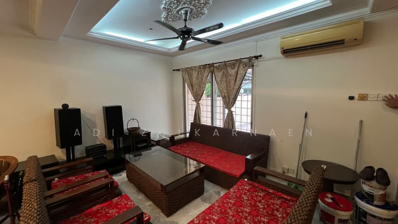 Rumah Teres 2 Tingkat untuk Disewa di Subang Jaya (Selangor) - Adi Zulkarnaen - Living Room - PropertyGuru.com.my