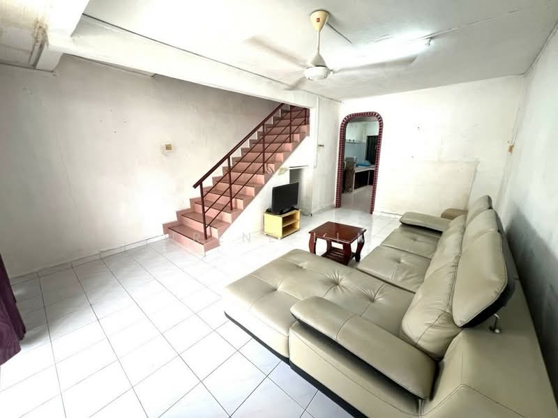 2-storey Terraced House for Rent in Taman Johor Jaya (Johor Bahru) - Irene Lim - Living Room - PropertyGuru.com.my