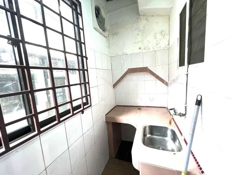 2-storey Terraced House for Rent in Taman Johor Jaya (Johor Bahru) - Irene Lim - Kitchen - PropertyGuru.com.my