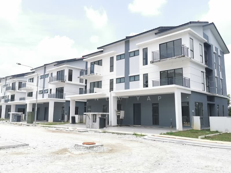 Semi-Detached House for Sale in Kwasa Damansara (Sungai Buloh) - Avenda Yap - Exterior - PropertyGuru.com.my
