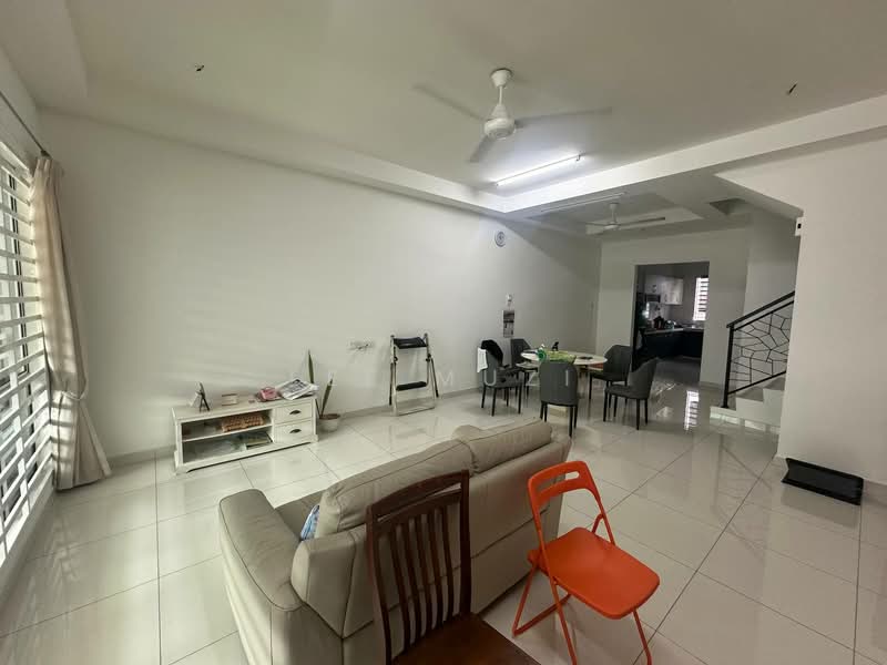 Rumah Teres 2 Tingkat untuk Dijual di Taman Bendahara (Ipoh) - Lee Muzi - Living Room - PropertyGuru.com.my
